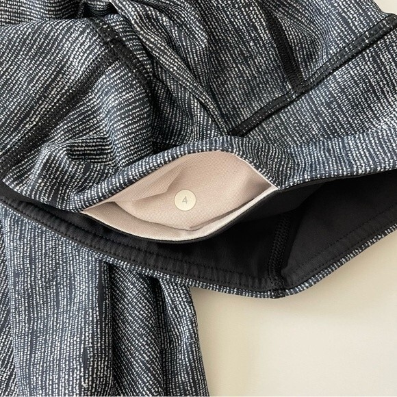 Lululemon Wunder Under Crop Full-On Luxtreme Size 4 - Picture 13 of 13